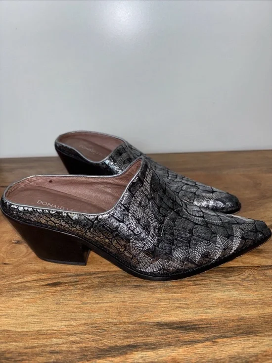 Donald J. Pliner Metallic Silver Croc-Embossed Slip-On Loafers 8.5M - Picture 2 of 4